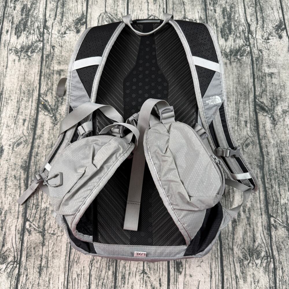 The North Face Litus 22 Backpack Black Gray Hiking Daypack Nylon L/XL - Picture 3 of 15